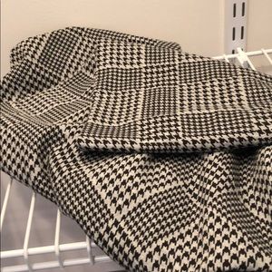 Houndstooth infinity scarf